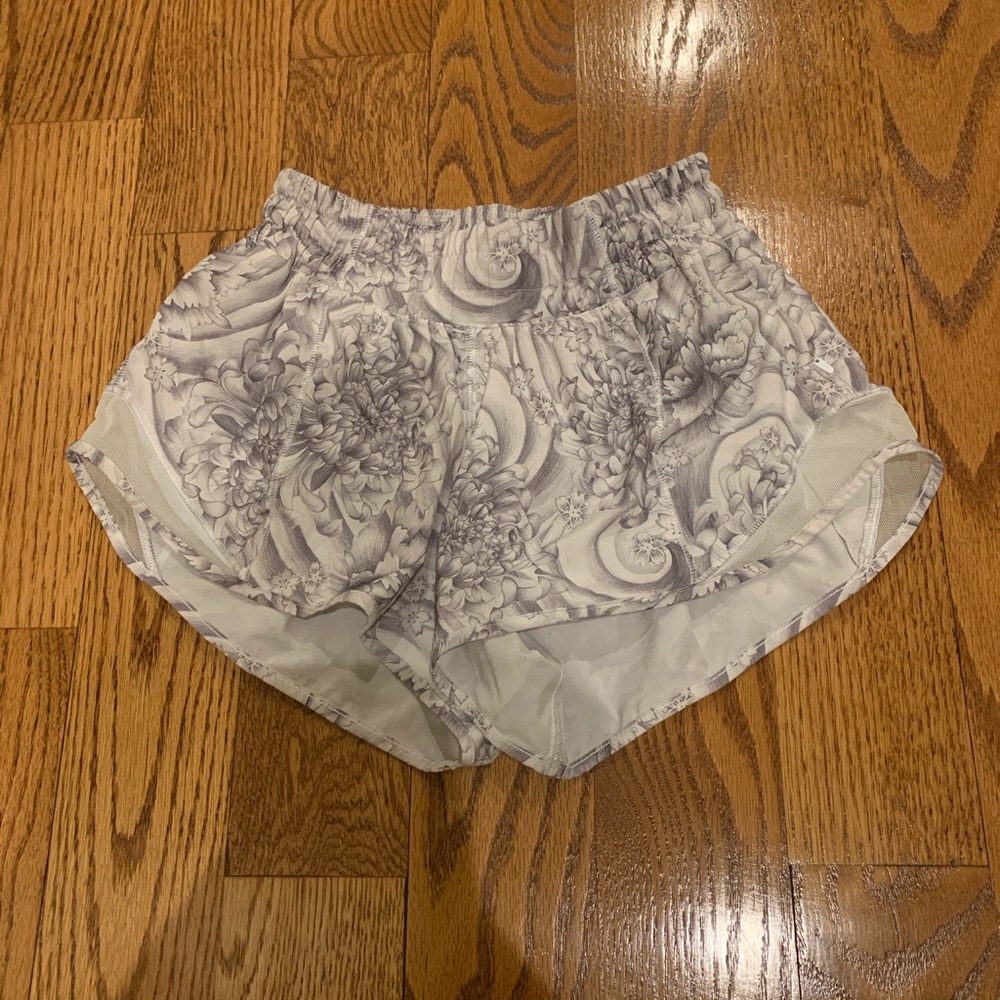Lululemon hotty hot shorts size 2